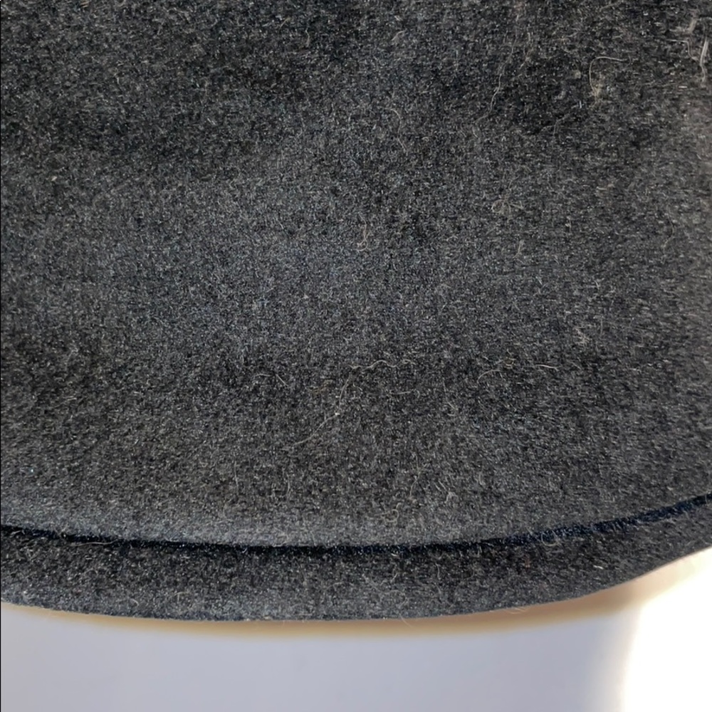 Iconic Vintage Chanel Black Felt Cloche Hat - Picture 14 of 17